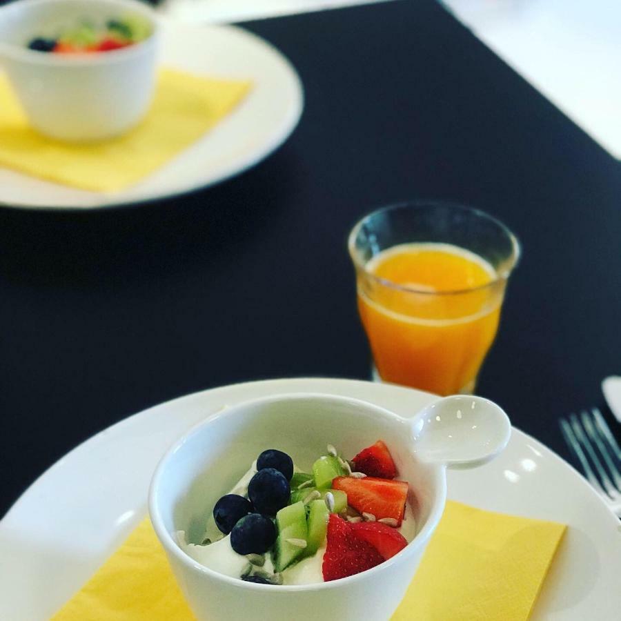 B&B Yellow Submarine Antwerpen Ngoại thất bức ảnh